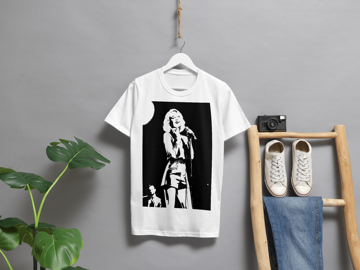 Round Neck T-Shirt – The Lady Singer